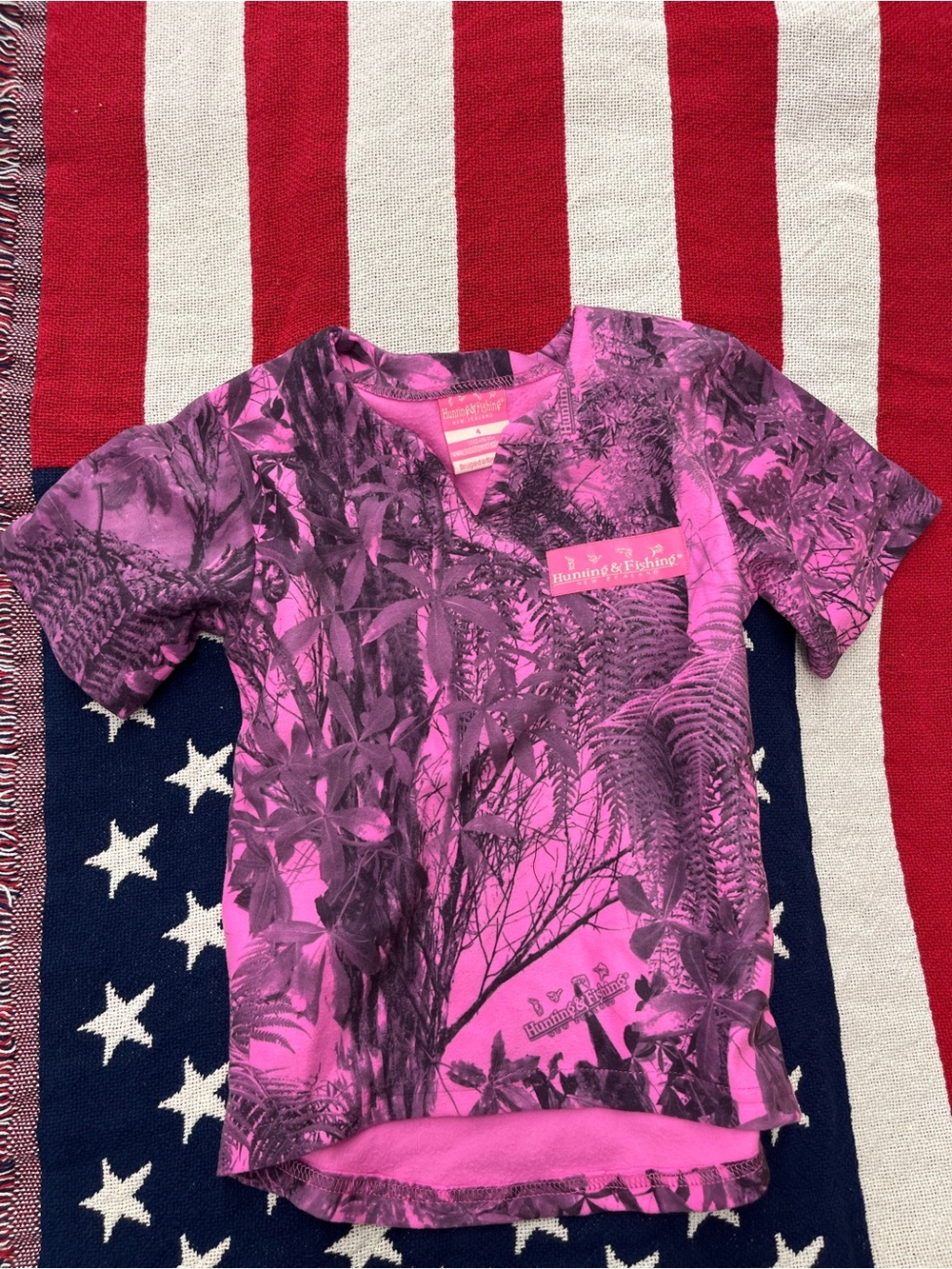 Hunting & Fishing New Zealand Pink Camo V-Neck Tshirt Girls Size 4